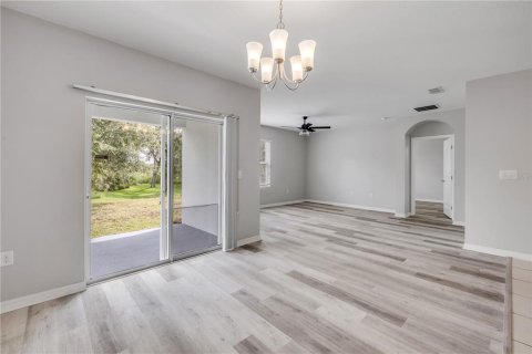 House in Edgewater, Florida 4 bedrooms, 168.34 sq.m. № 2198476 - photo 24