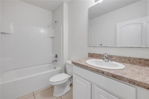 House in Edgewater, Florida 4 bedrooms, 168.34 sq.m. № 2198476 - photo 11