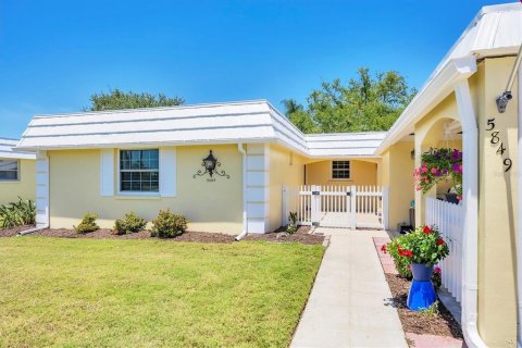 Casa en alquiler en Sarasota, Florida, 2 dormitorios, 107.3 m2 № 1745386 - foto 1