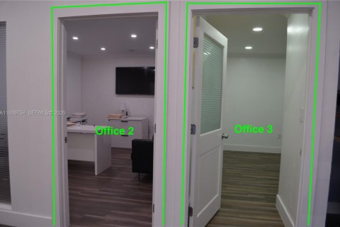 Commercial property in Miami, Florida № 2152677 - photo 4