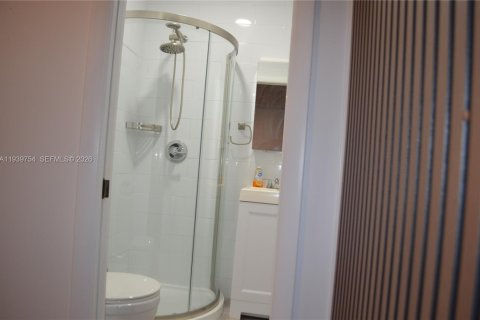 Commercial property in Miami, Florida № 2152677 - photo 11