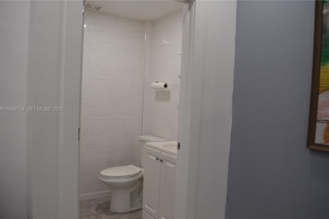 Commercial property in Miami, Florida № 2152677 - photo 7