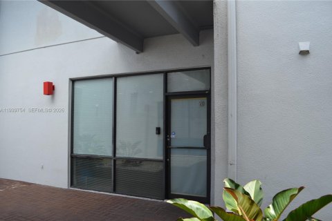 Commercial property in Miami, Florida № 2152677