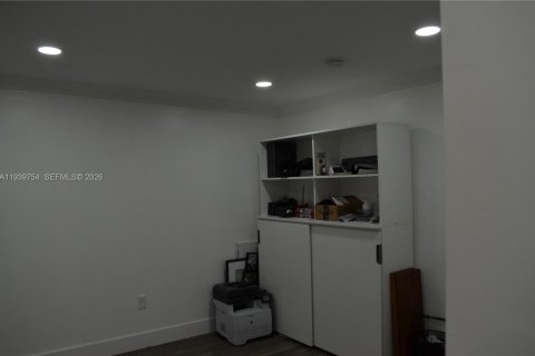 Commercial property in Miami, Florida № 2152677 - photo 6
