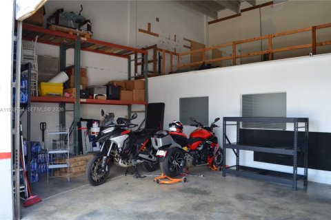 Commercial property in Miami, Florida № 2152677 - photo 18