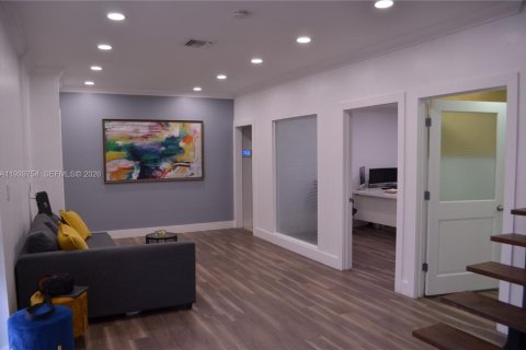 Commercial property in Miami, Florida № 2152677 - photo 3