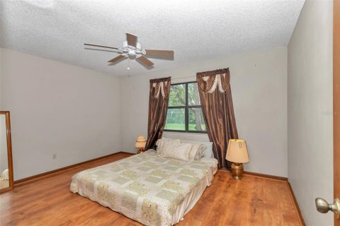 House in Ocala, Florida 3 bedrooms, 165.18 sq.m. № 1807221 - photo 27