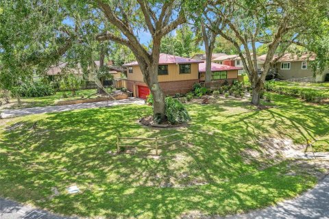 House in Ocala, Florida 3 bedrooms, 165.18 sq.m. № 1807221 - photo 1