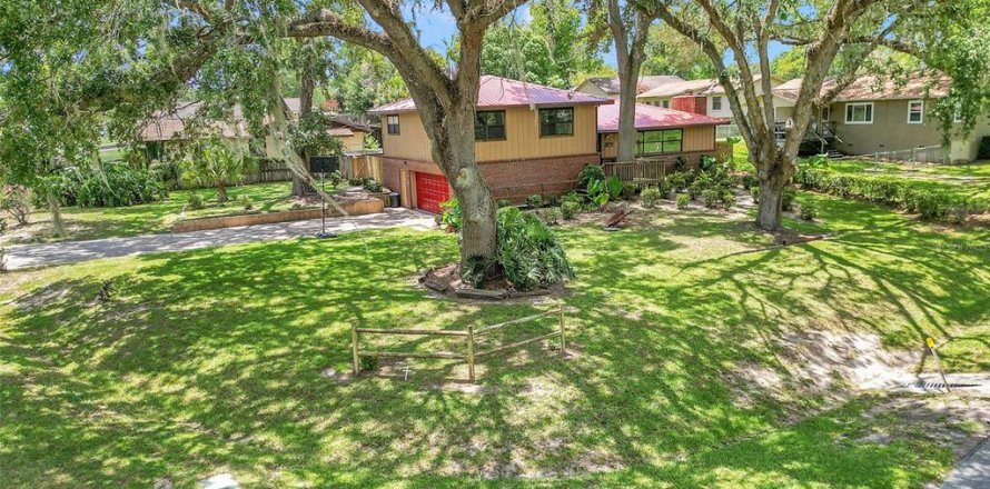 House in Ocala, Florida 3 bedrooms, 165.18 sq.m. № 1807221