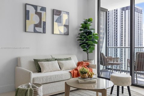 Condo in Miami, Florida, 1 bedroom  № 1893147 - photo 3