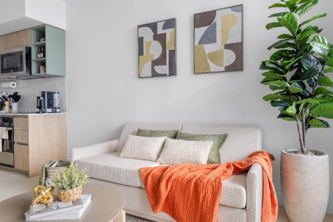 Condo in Miami, Florida, 1 bedroom  № 1893147 - photo 5