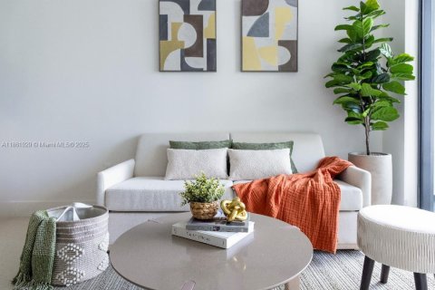 Condo in Miami, Florida, 1 bedroom  № 1893147 - photo 6