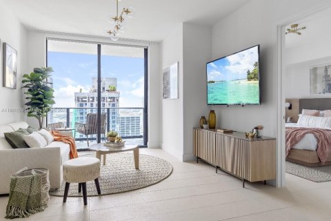 Condo in Miami, Florida, 1 bedroom  № 1893147 - photo 1