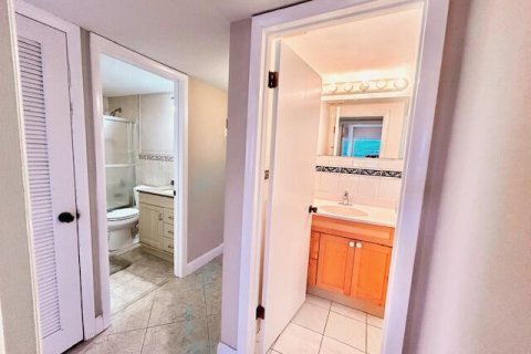Condo in Delray Beach, Florida, 2 bedrooms  № 2190729 - photo 25