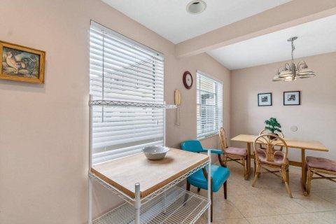 Condo in Delray Beach, Florida, 2 bedrooms  № 2190729 - photo 10