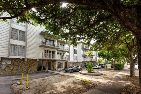 Condo in Miami Beach, Florida  № 1968067 - photo 3