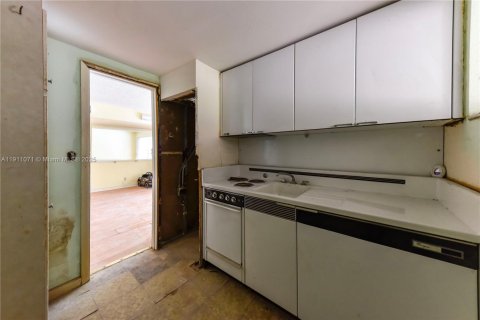 Condo in Miami Beach, Florida  № 1968067 - photo 12