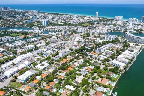 Condo in Miami Beach, Florida  № 1968067 - photo 1