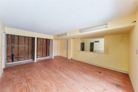 Condo in Miami Beach, Florida  № 1968067 - photo 10