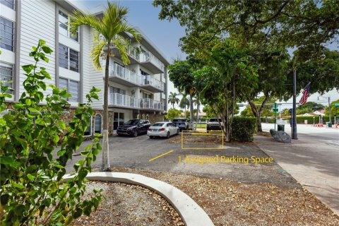 Condo in Miami Beach, Florida  № 1968067 - photo 4