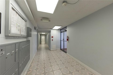 Condo in Miami Beach, Florida  № 1968067 - photo 6