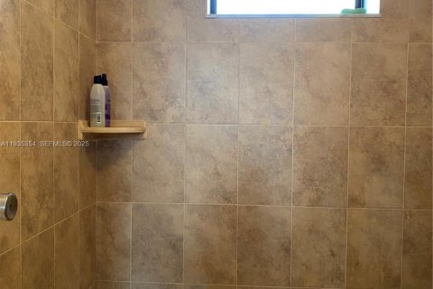 Condominio en venta en Pembroke Pines, Florida, 1 dormitorio, 71.81 m2 № 1993548 - foto 17