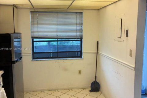 Condominio en venta en Pembroke Pines, Florida, 1 dormitorio, 71.81 m2 № 1993548 - foto 4