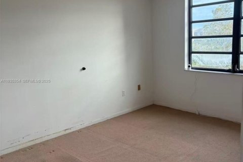 Condominio en venta en Pembroke Pines, Florida, 1 dormitorio, 71.81 m2 № 1993548 - foto 11