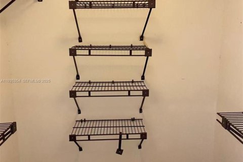 Condominio en venta en Pembroke Pines, Florida, 1 dormitorio, 71.81 m2 № 1993548 - foto 13