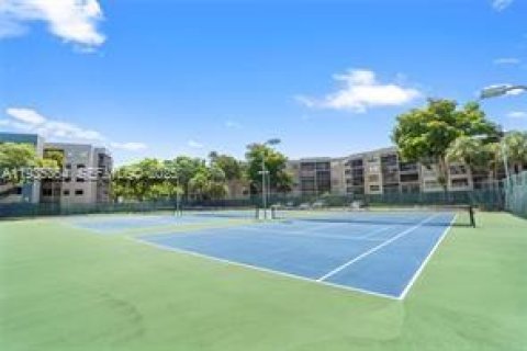 Condominio en venta en Pembroke Pines, Florida, 1 dormitorio, 71.81 m2 № 1993548 - foto 23