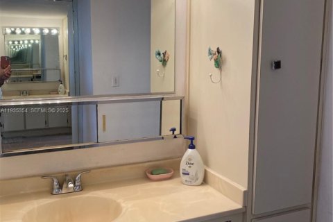 Condominio en venta en Pembroke Pines, Florida, 1 dormitorio, 71.81 m2 № 1993548 - foto 18