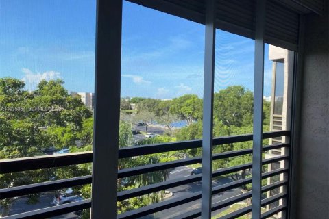 Condominio en venta en Pembroke Pines, Florida, 1 dormitorio, 71.81 m2 № 1993548 - foto 19