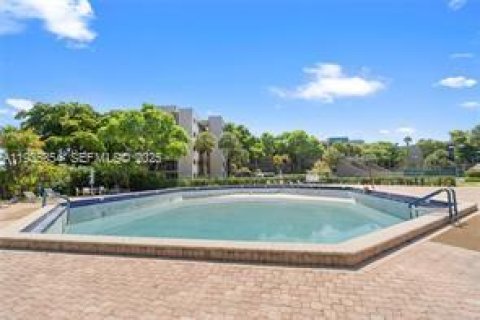 Condominio en venta en Pembroke Pines, Florida, 1 dormitorio, 71.81 m2 № 1993548 - foto 25