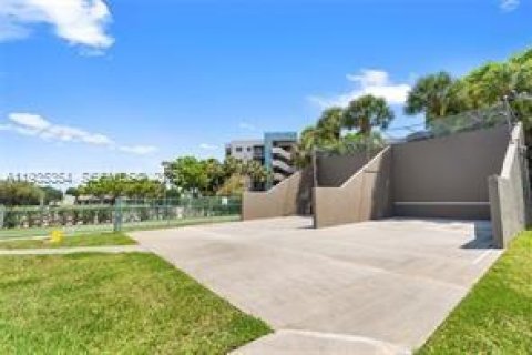 Condominio en venta en Pembroke Pines, Florida, 1 dormitorio, 71.81 m2 № 1993548 - foto 22