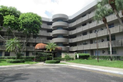 Condominio en venta en Pembroke Pines, Florida, 1 dormitorio, 71.81 m2 № 1993548 - foto 1