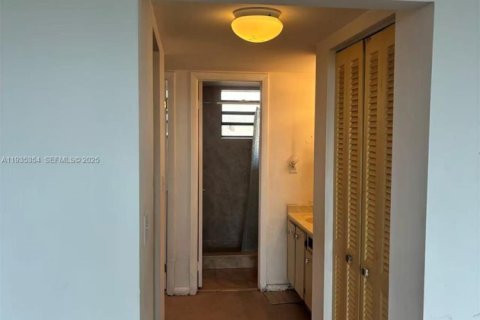 Condominio en venta en Pembroke Pines, Florida, 1 dormitorio, 71.81 m2 № 1993548 - foto 9