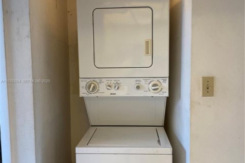 Condominio en venta en Pembroke Pines, Florida, 1 dormitorio, 71.81 m2 № 1993548 - foto 10