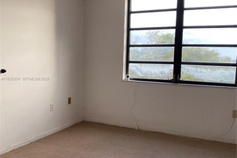 Condominio en venta en Pembroke Pines, Florida, 1 dormitorio, 71.81 m2 № 1993548 - foto 12