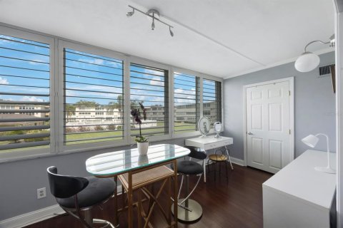 Condo in Saint Petersburg, Florida, 1 bedroom  № 1782294 - photo 18