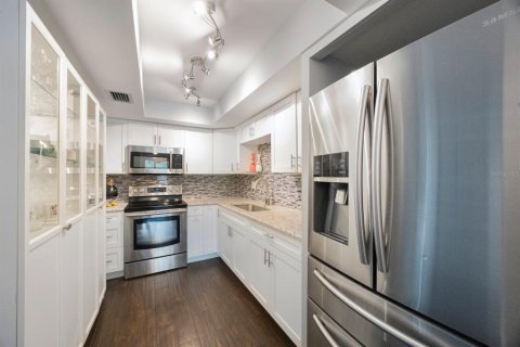 Condo in Saint Petersburg, Florida, 1 bedroom  № 1782294 - photo 12
