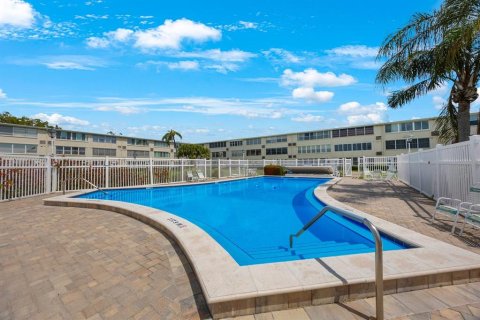 Condo in Saint Petersburg, Florida, 1 bedroom  № 1782294 - photo 30