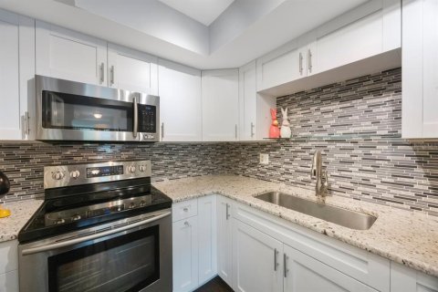 Condo in Saint Petersburg, Florida, 1 bedroom  № 1782294 - photo 14
