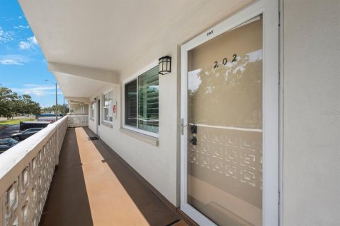 Condo in Saint Petersburg, Florida, 1 bedroom  № 1782294 - photo 3