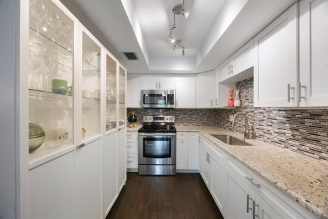 Condo in Saint Petersburg, Florida, 1 bedroom  № 1782294 - photo 11
