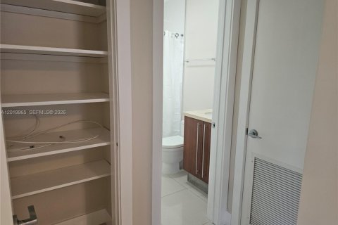 Снять в аренду квартиру в Дания-Бич, Флорида 2 спальни, 134.71м2, № 2085325 - фото 11