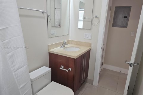 Снять в аренду квартиру в Дания-Бич, Флорида 2 спальни, 134.71м2, № 2085325 - фото 15