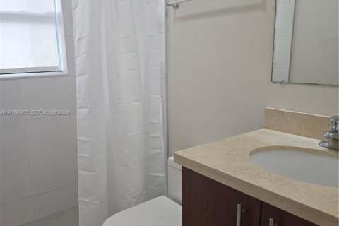 Снять в аренду квартиру в Дания-Бич, Флорида 2 спальни, 134.71м2, № 2085325 - фото 13