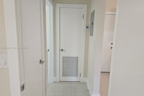Снять в аренду квартиру в Дания-Бич, Флорида 2 спальни, 134.71м2, № 2085325 - фото 10