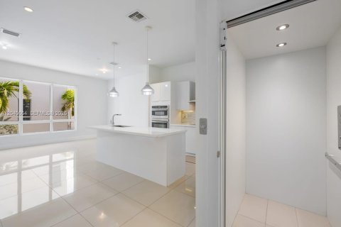 Touwnhouse à vendre à Doral, Floride: 4 chambres, 226.4 m2 № 2088423 - photo 30