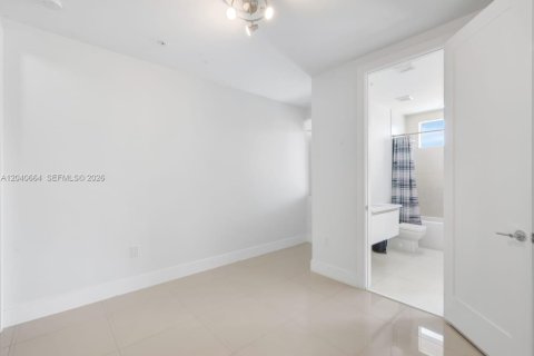 Touwnhouse à vendre à Doral, Floride: 4 chambres, 226.4 m2 № 2088423 - photo 13